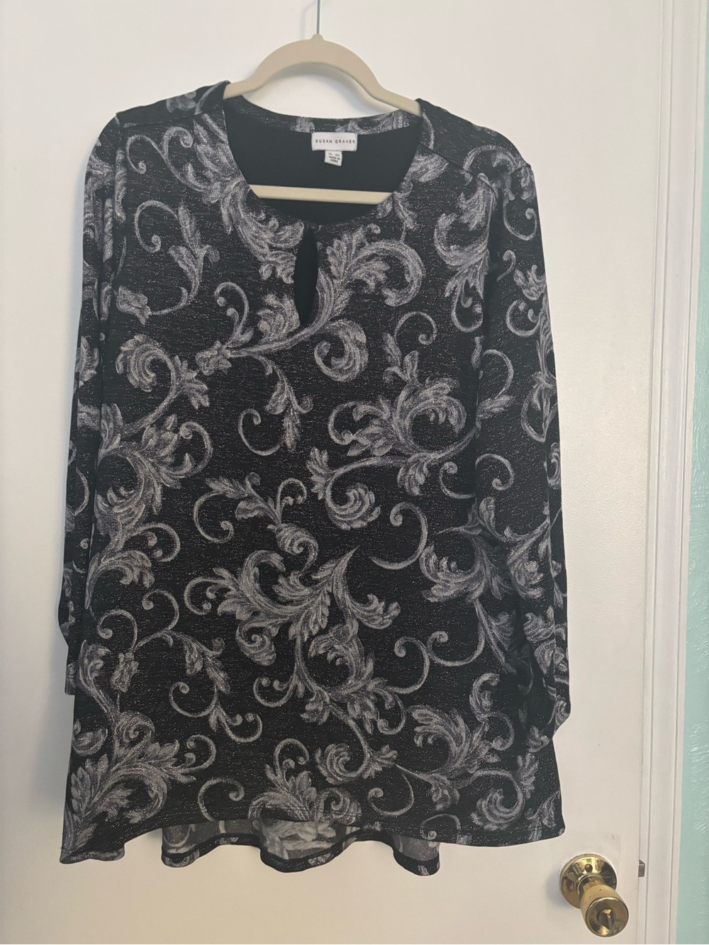 Susan Graver 1X Black and Gray Scroll-Print Tunic Blouse sparkly